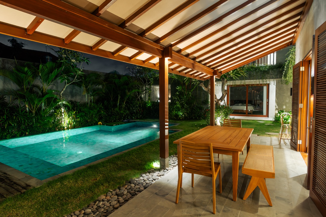 JuSt Residence Outdoor Dining by Pool